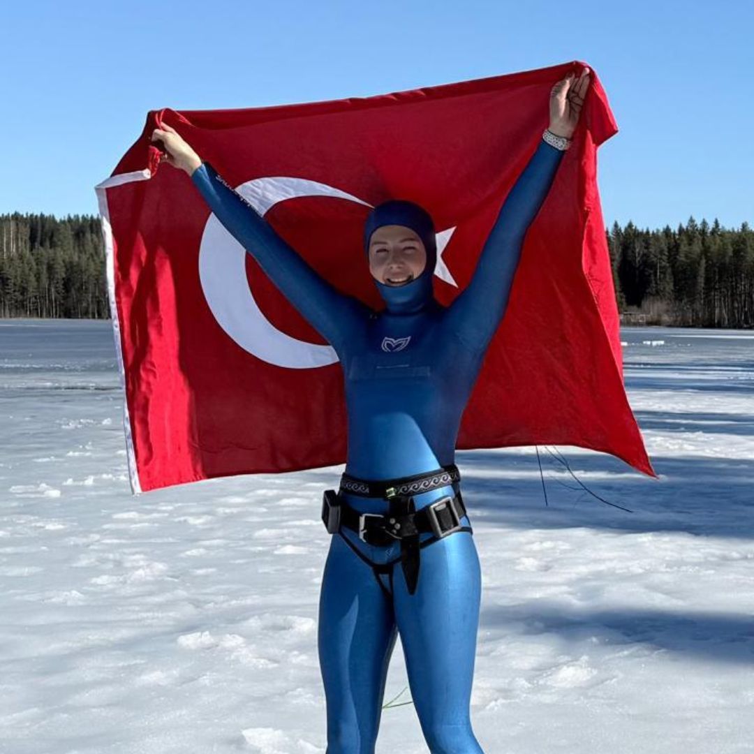 Buz altında rekor nefes